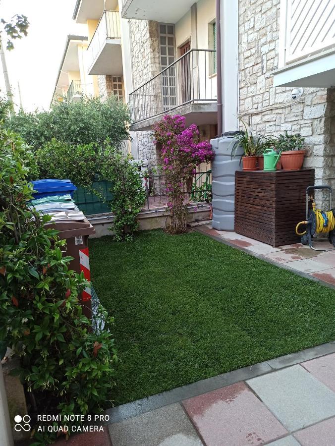 Il Don Minzoni 98 "Casa Vacanze" Лидо Ди Камайоре Екстериор снимка